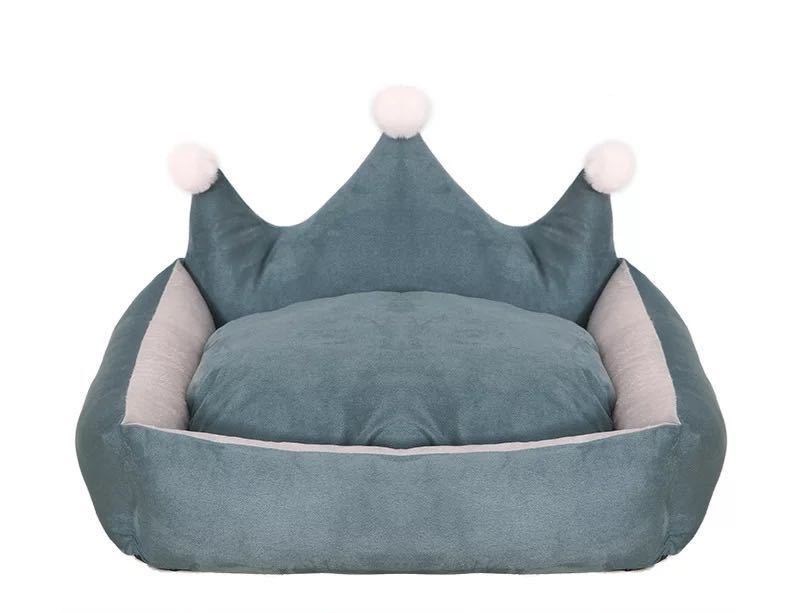  resistant crown dog bed